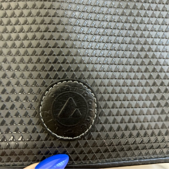 Vintage Liz Claiborne | 80’s Leather Navy Shoulder Bag - Picture 5 of 16